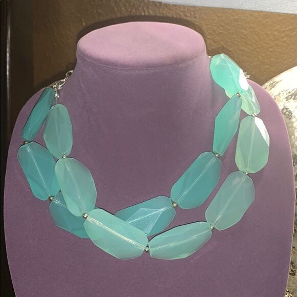 Beautiful necklace  - Picture 1 of 4